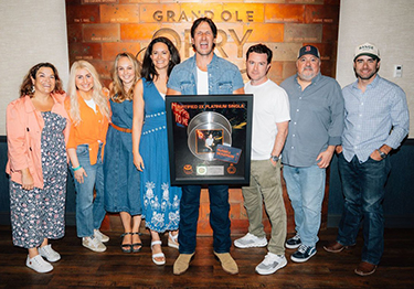 Russell-Dickerson8626.jpg